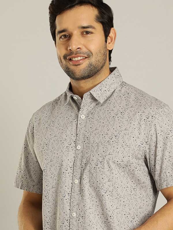 Indian Terrain Men's Slim Fit Half Sleeve Floral Print Grey Shirt